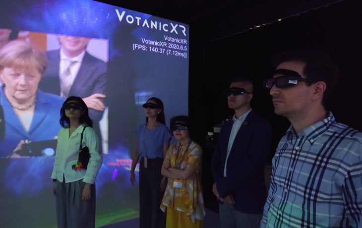 Pietro Borsano博士一行前往參觀虛擬實境中心。