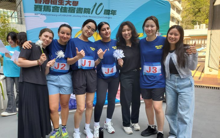「Running Queens」與啦啦隊合照,慶祝勝利!