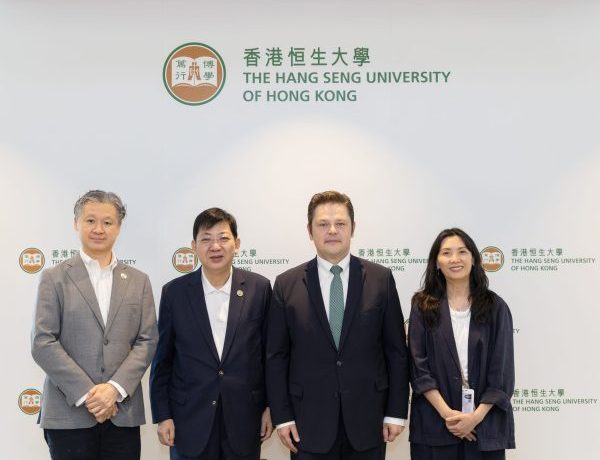 Mr Evcin (2nd from the right) engages in meaningful discussions with President Ho (2nd from the left), Dr Josiah Chan, Vice-President (Organisational Development) (1st from the left) and Professor Jeanne Fu, Vice-President (Learning and Student Experience).