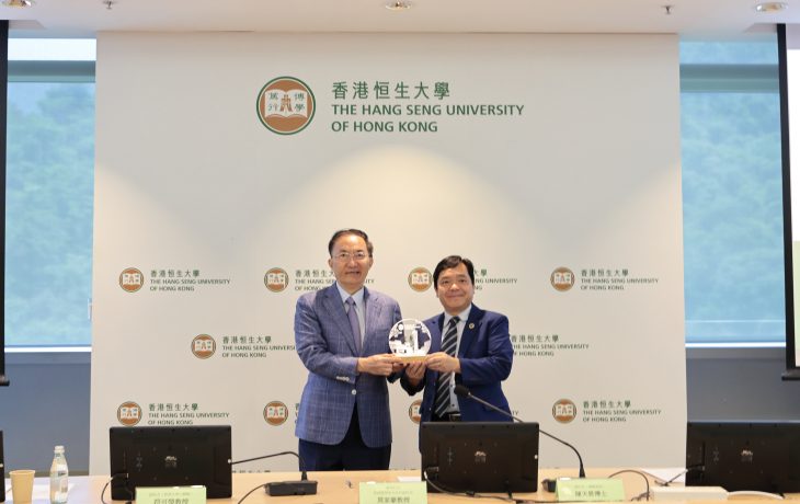Professor Joshua Mok, Acting President presents souvenir to Dr Colin Lam (left), Founder of the Chi Wah Foundation.