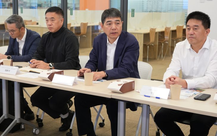 Mr Wang Xidong (2nd from the right) shares his views on higher education development and collaboration opportunities.