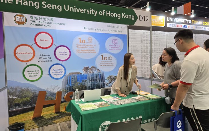 GAO answers questions from parents and students at the 20th OCSC International Education Expo in Bangkok