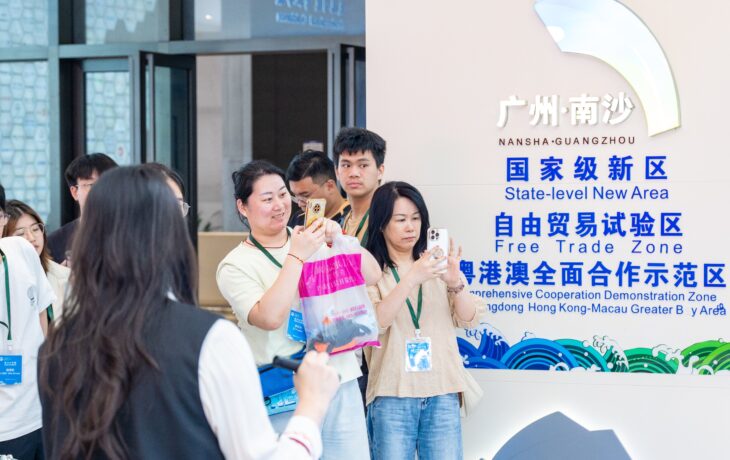 研學團參訪國家級科技企業孵化器——廣東醫谷，了解生物醫藥及醫療器械產業發展。