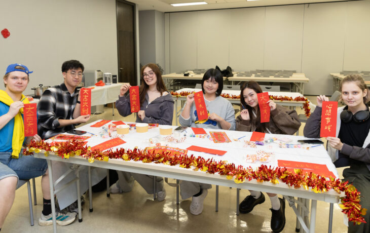Students enjoy writing Fai Chun, which carries the meaning of wishing good fortune and prosperity.