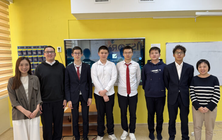 環球事務處代表介紹恒生大學本科課程及入學資訊。